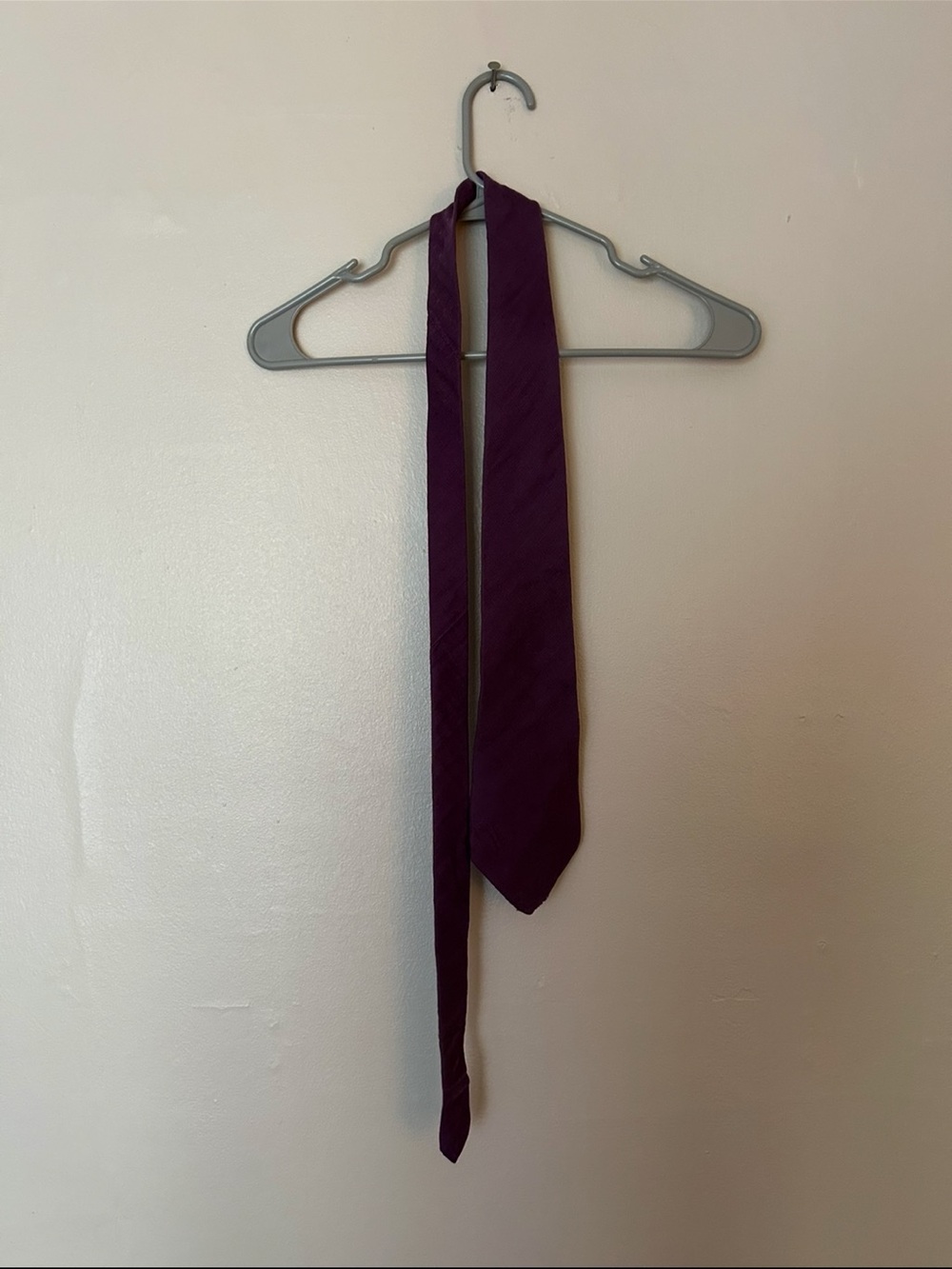 Elegant Deep Purple Men's Tie for Formal Wear